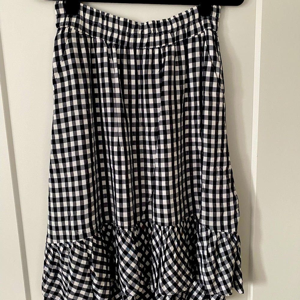 Jcrew gingham ruffle hem hi-low skirt, size small. Never worn, no tags